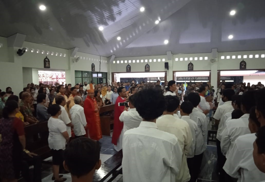 MISA MINGGUAN DI GEREJA DALEM YANG DI IKUTI OLEH WARGA DUSUN GAYAM