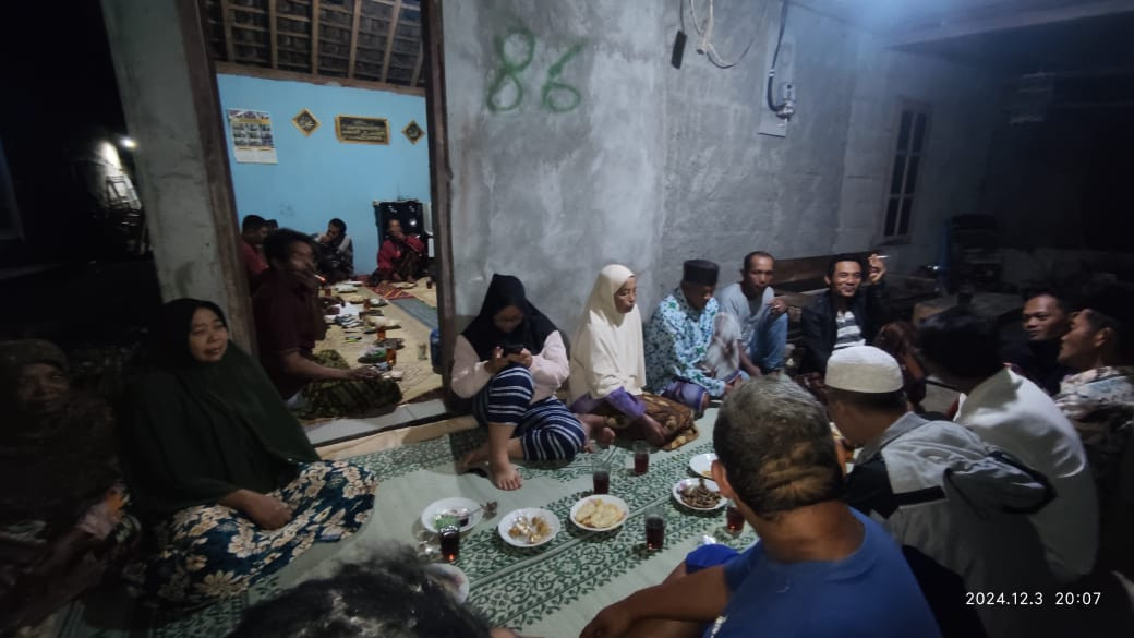 Arisan Bapak-bapak RT 02 Padukuhan Kalinongko Lor