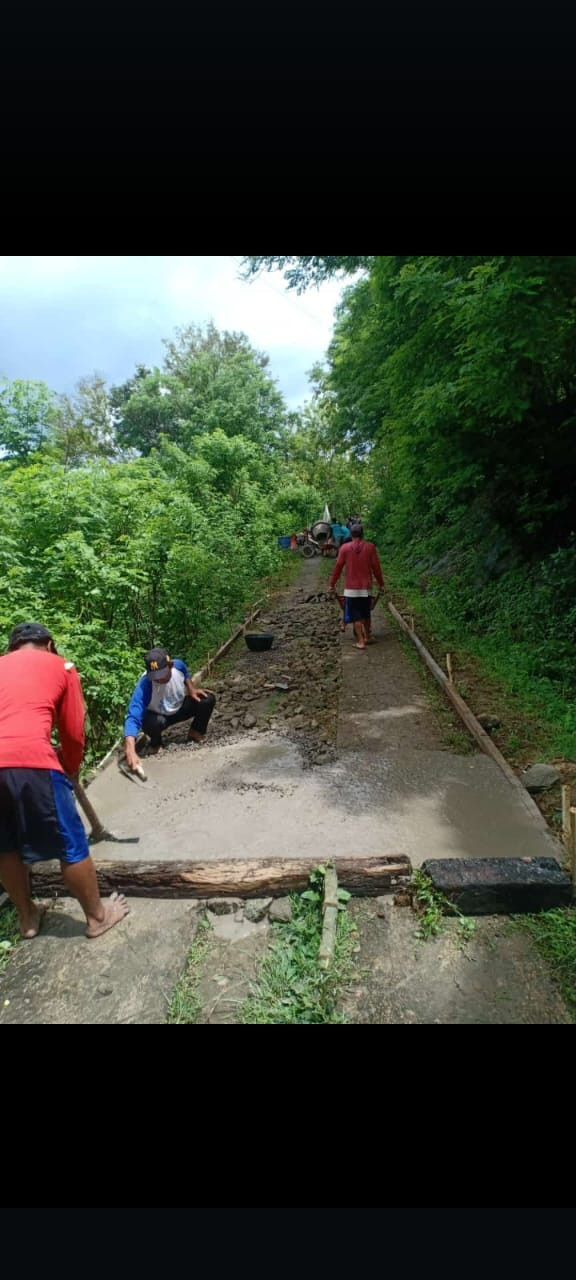 Kegiatan padat karya dusun kalinongko kidul