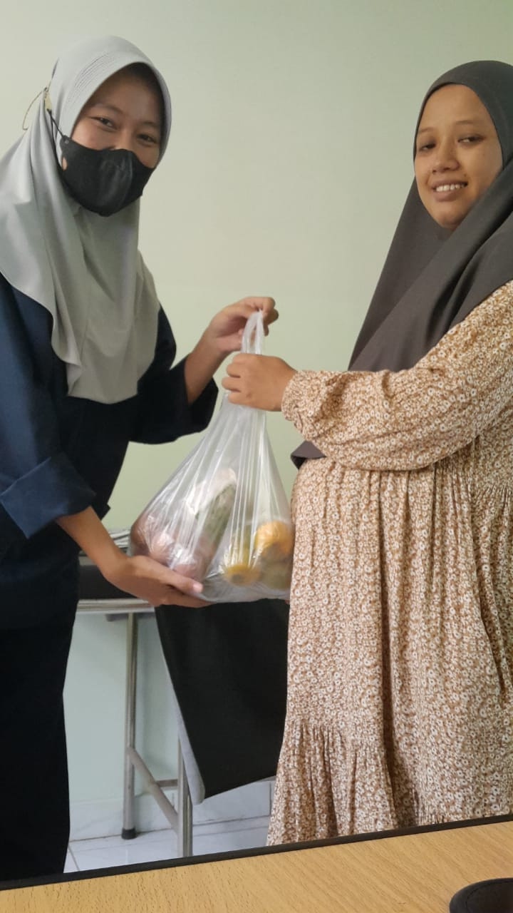 Pemberian PMT Bumil Padukuahan Jali