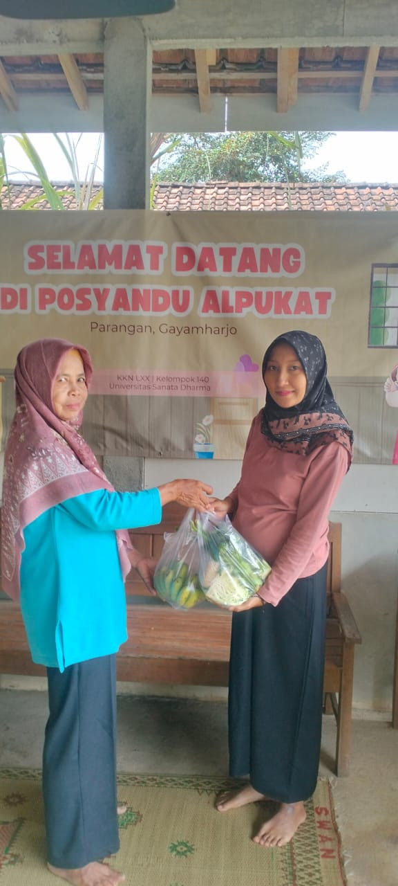 PEMBERIAN PMT BUMIL DUSUN PARANGAN PADUKUHAN GAYAM