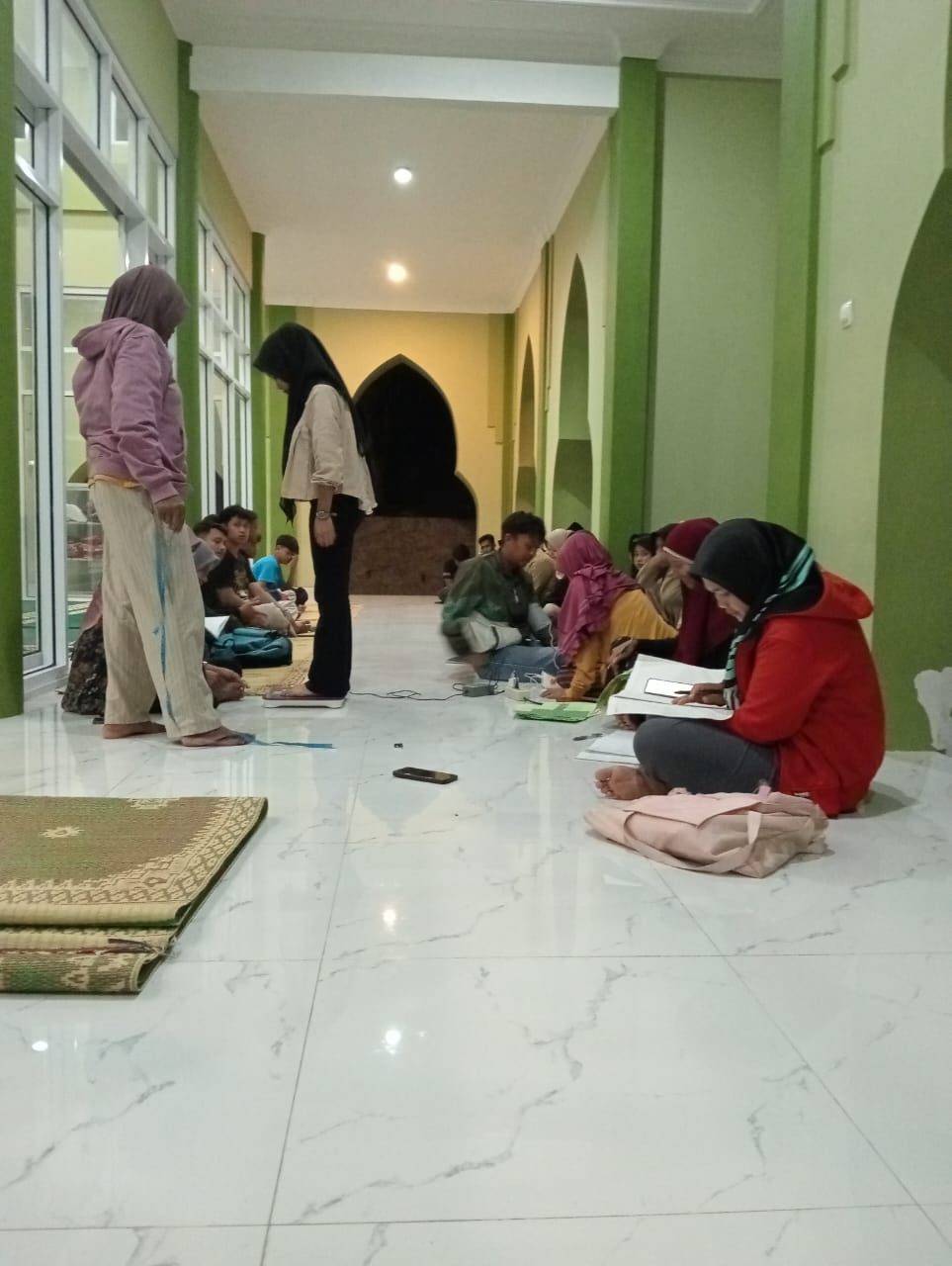 PENIMBANGAN REMAJA BERBARENGAN DENGAN PERTEMUAN RUTIN PEMUDA PEMUDI PARANGAN PADUKUHAN GAYAM