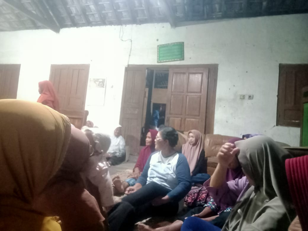 kegiatan menjenguk orang sakit padukuhan jontro