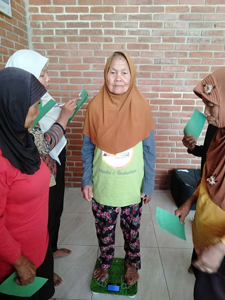 Kegiatan posyandu lansia dusun Lemahbang