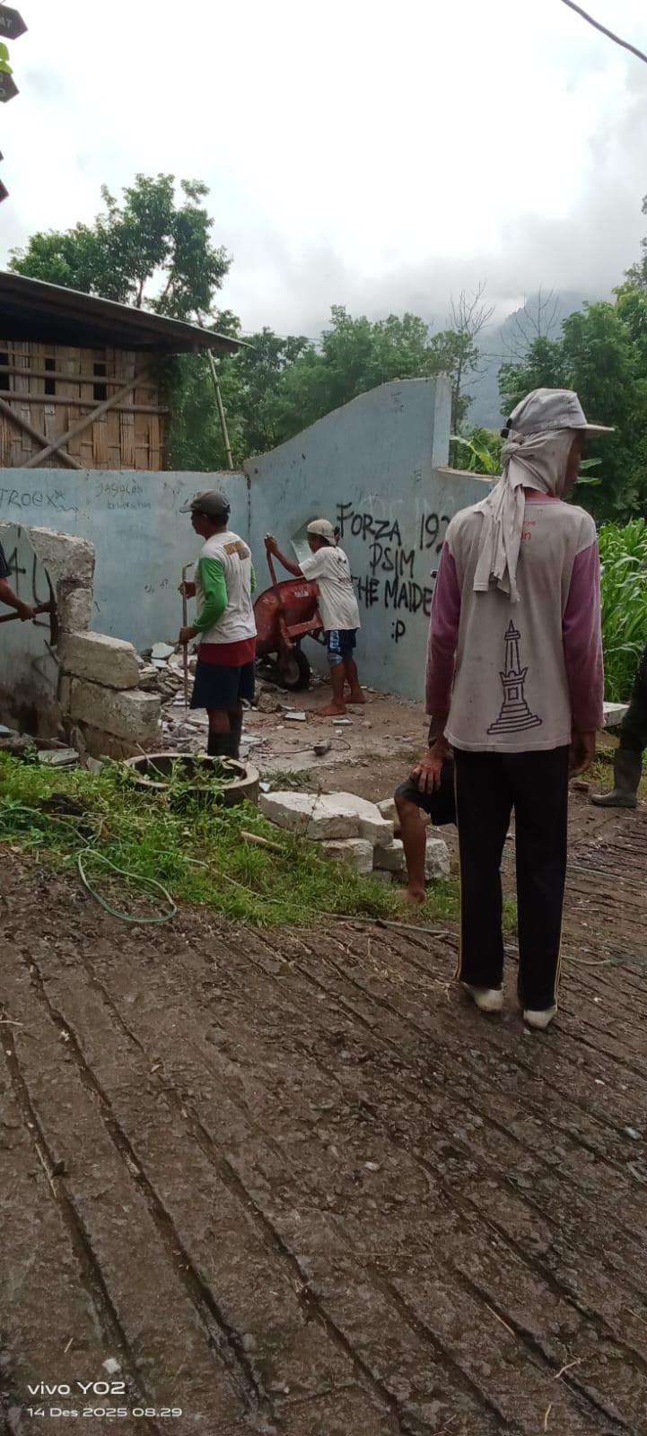 kegiatan gotong royong padukuhan nawung