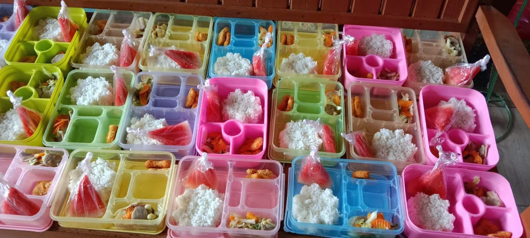 DASHAT (Dapur Sehat Atasi Stunting) berupa pemberian PMT kpd balita di Posyandu Pepaya Padukuhan Kalinongko Lor