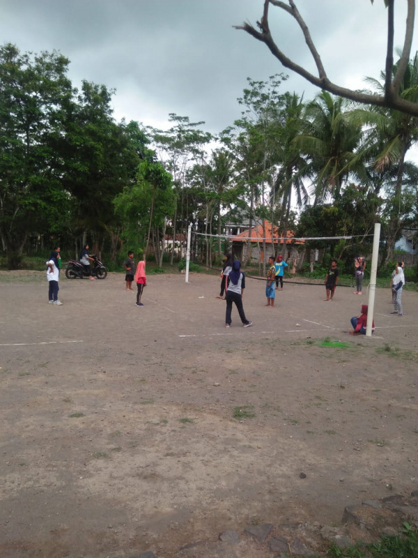 Latihan volly ibuk2 