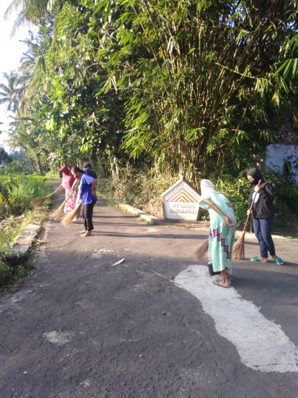 Jumat Bersih Kelompok Dasawisma Matahari 3 Dusun Sorasan