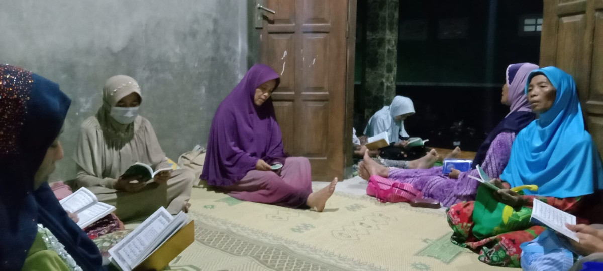Yasinan Ibu-ibu dan Remaja Putri Dusun Sorasan
