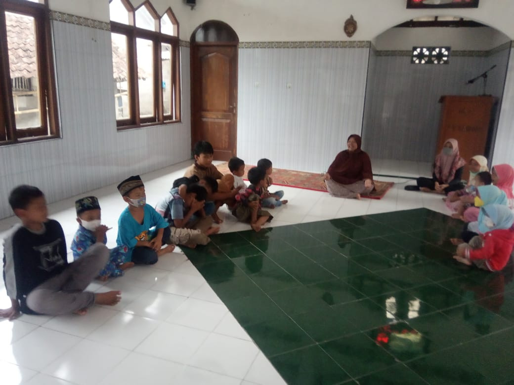 TPA  di masjid  At Taubah Rw04 Rogobangsan
