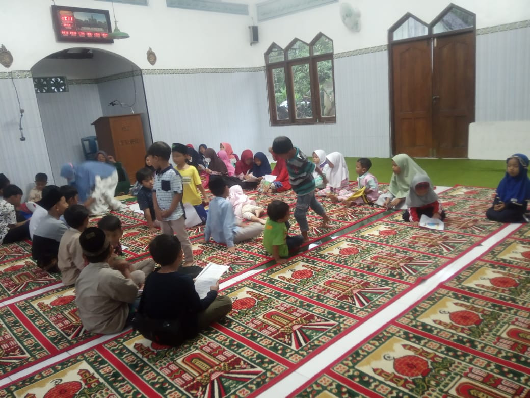 TPA di masjid At Taubah RW 04 Rogobangsan