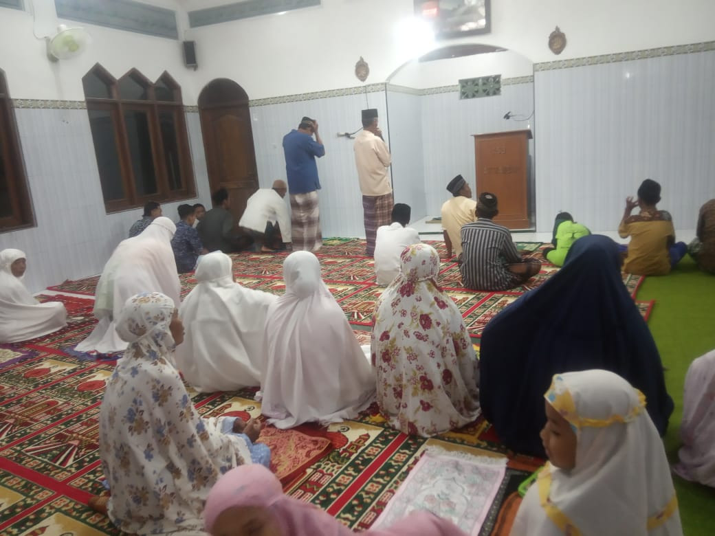 Tadarusan Di masjid At Taubah Rogobangsan