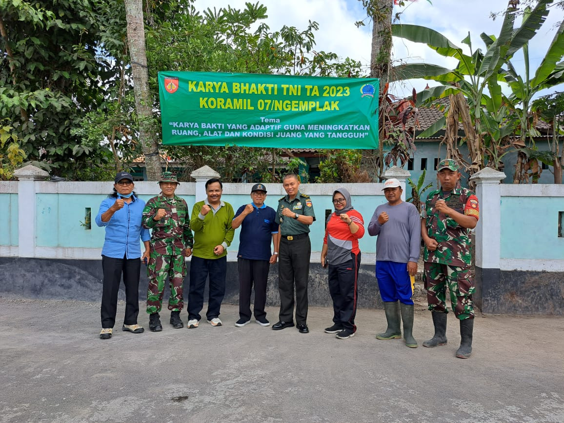 Karya Bhakti TNI di Dusun Pondok Suruh