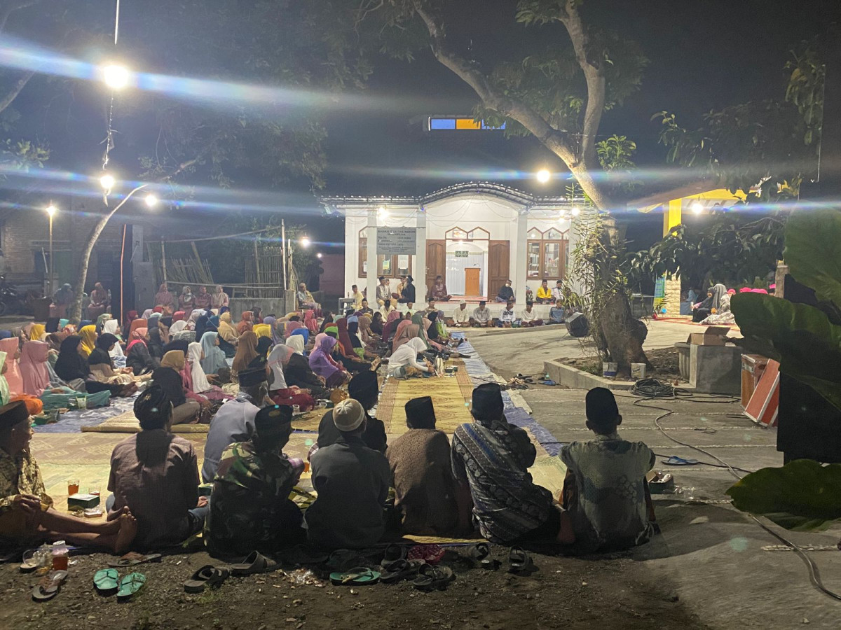 Pengajian Akbar malam Minggu Kliwon dalam rangka memperingati maulud Nabi di masjid At Taubah Rogobangsan
