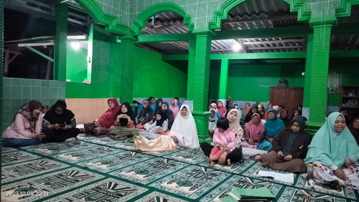 Pengajian Memperingati Maulid Nabi Muhammad di Dusun Pondok Suruh