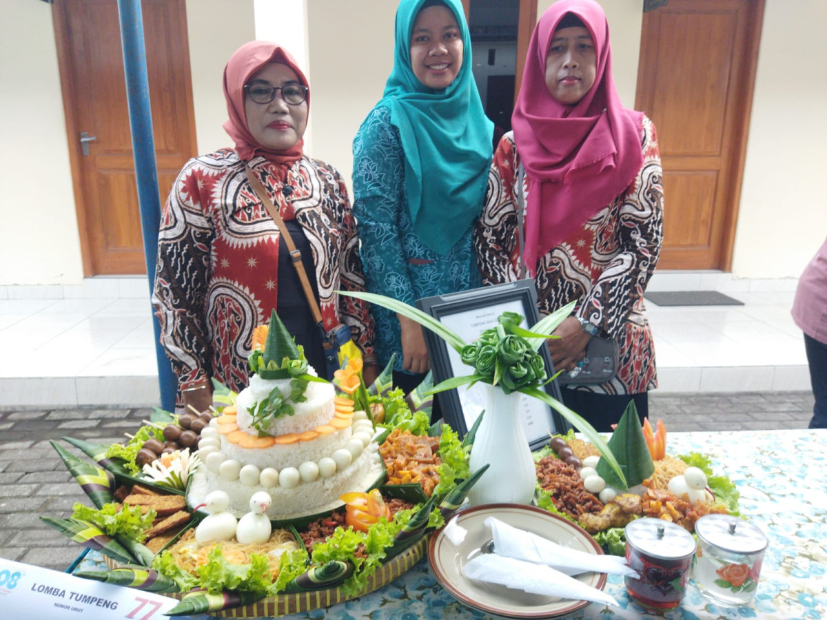 Lomba tumpeng kreasi hut bimomartani