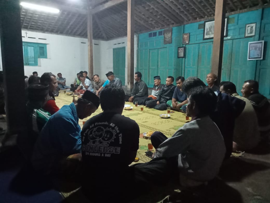 Rapat Bapak bapak Persiapan Kesenian Jathilan Gondang Pusung ( Dusun Koroulon Kidul )