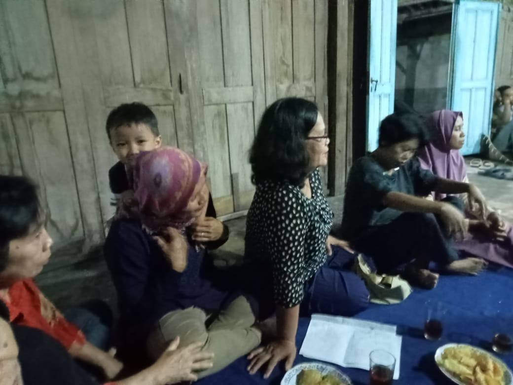 Rapat Ibu-Ibu Dusun Koroulon Kidul dalam  persiapan acara Jathilan Gondang Pusung