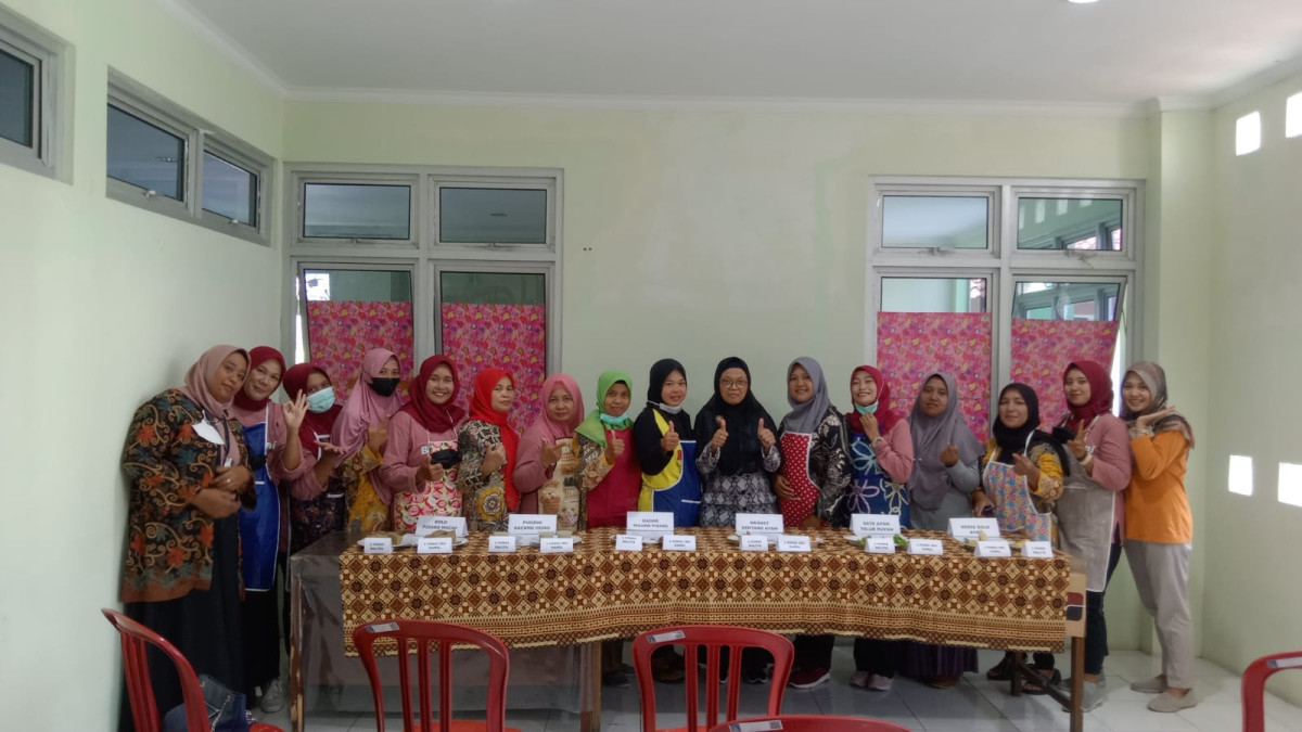 Pelatihan tim Pelaksana Penyiapan PMT kalurahan Bimomartani (Dusun Koroulon Kidul Ibu Suparni) Hari ke-2