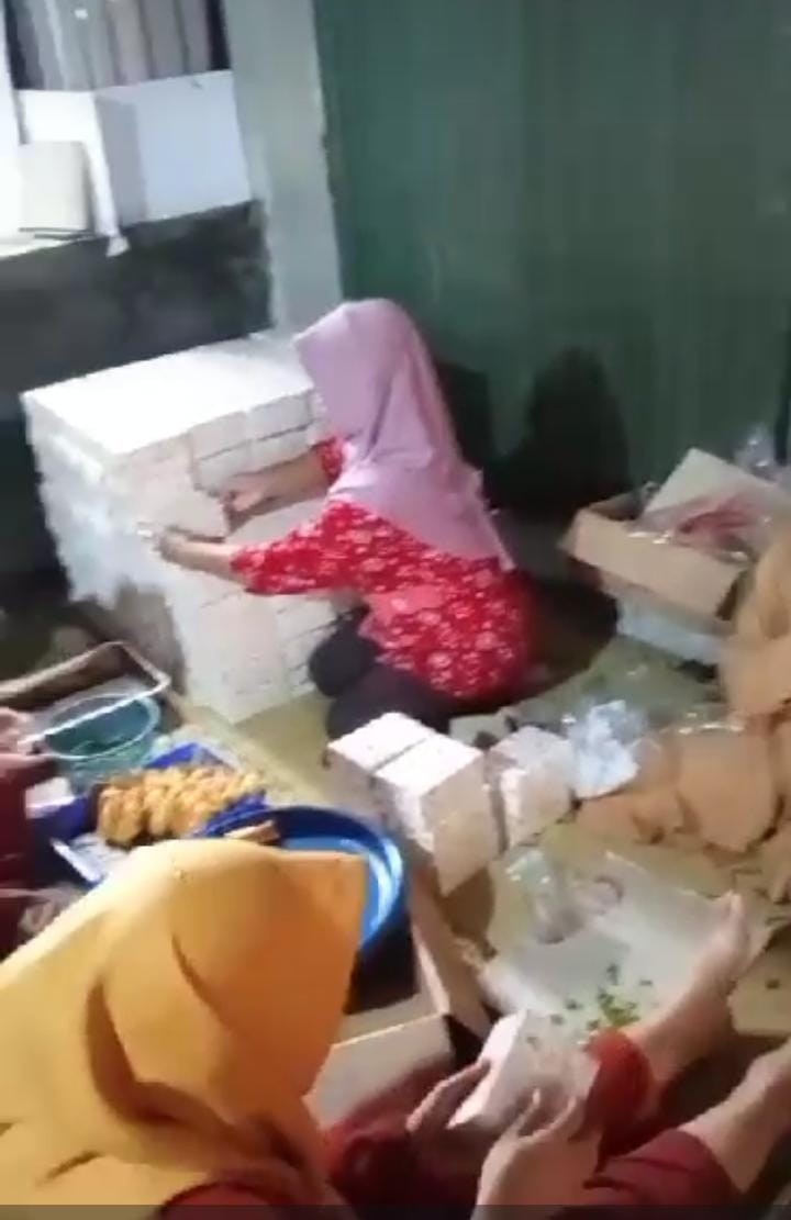 membantu tatangga yg hajatan