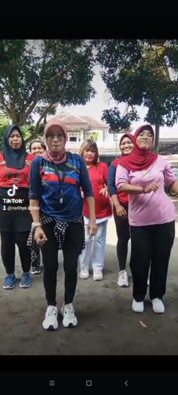 Kegiatan Senam Ibu-ibu Koroulon Kidul