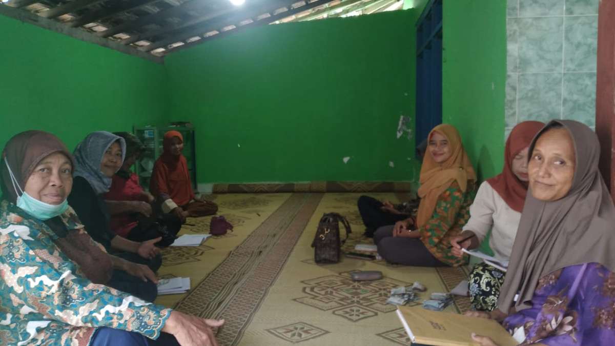 Pertemuan rutin anggota KWT Mawar Handayani dusun Kalibulus