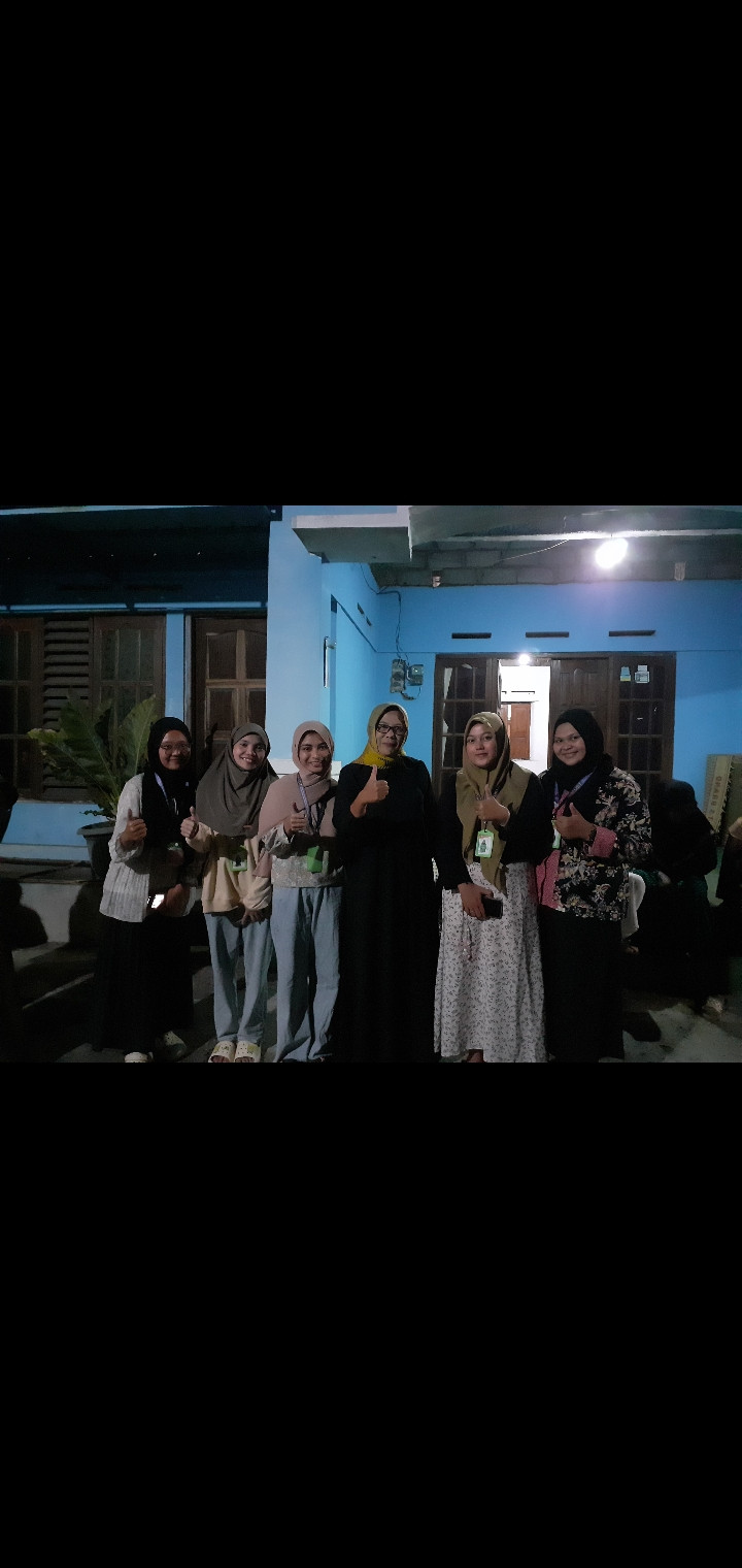 Foto bersama mbak KKN dari UST