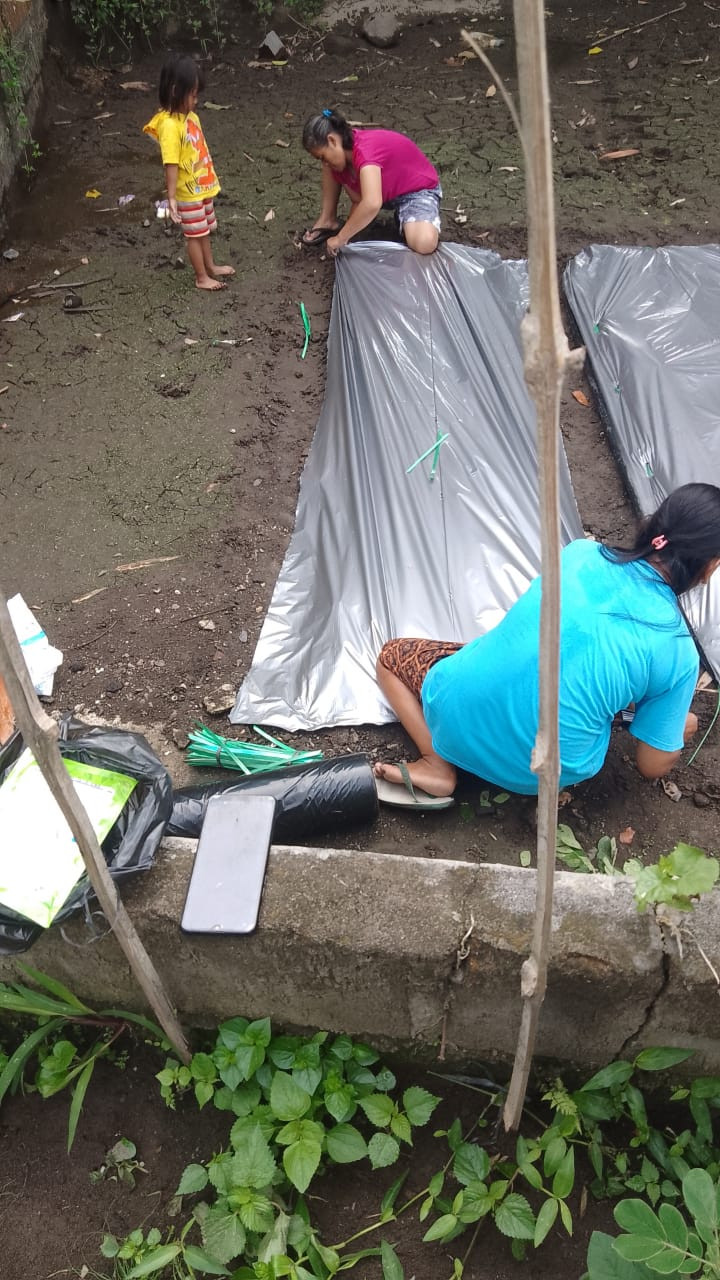 Gotong royong KWT Mawar Handayani dusun Kalibulus