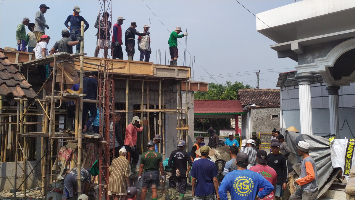 Gotong Royong Pembangunan Masjid Koroulon Lor