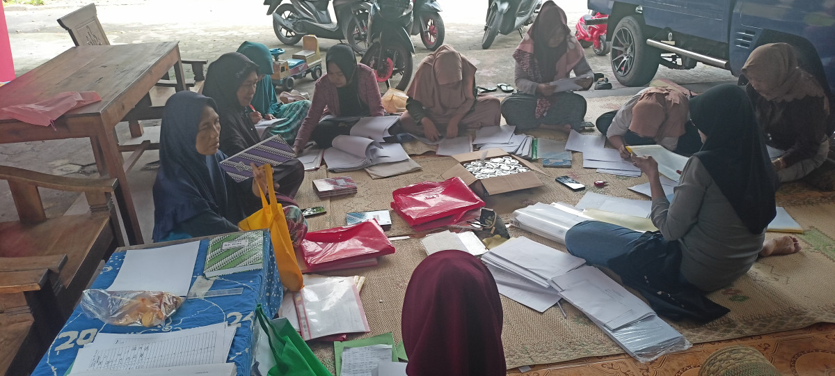 DAWIS DAN RT PADUKUHAN MACANAN "MELENGKAPI ADM PADUKUHAN"