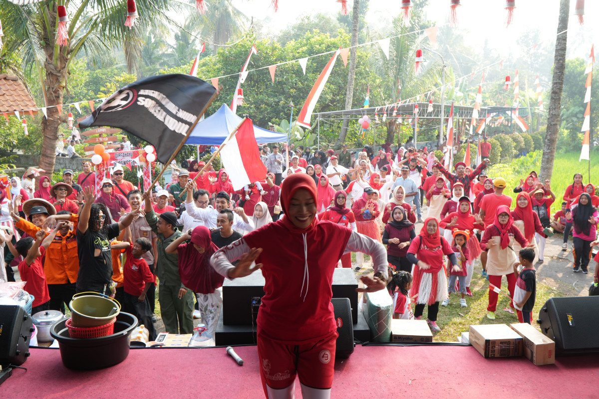 Senam bersama Warga HUT RI Dusun Sorasan