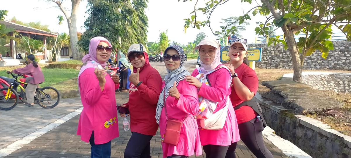 Jalan sehat menyambut kemerdekaan RI