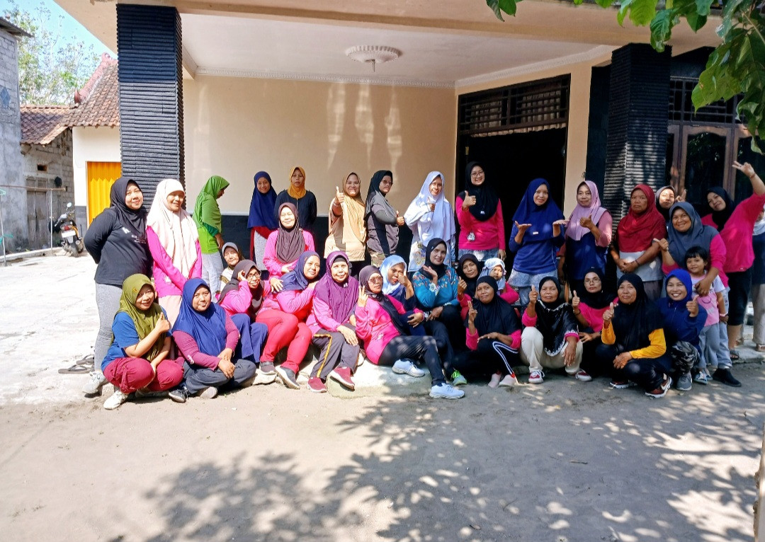 Senam minggu pagi warga Padukuhan Kalibulus