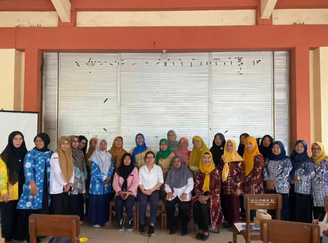 Kader Padukuhan Kalibulus mengikuti pertemuan administrasi desa prima oleh DP3AP