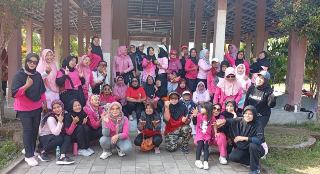 Kader Padukuhan Kalibulus mengikuti senam sabtu pagi