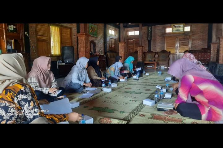 Kader Kragilan mengikuti sosialisasi MBG bumil ,balita ,busui