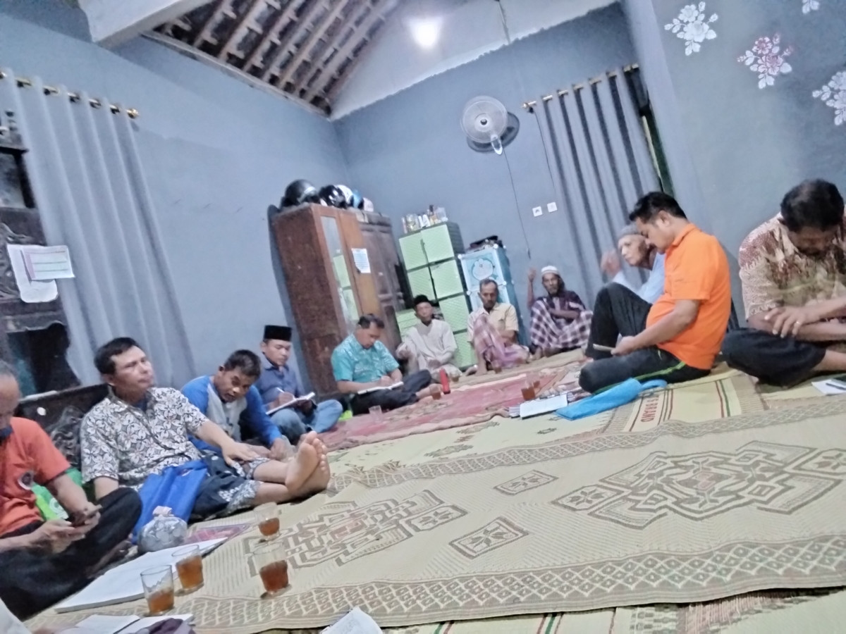 Pertemuan rutin RW 05