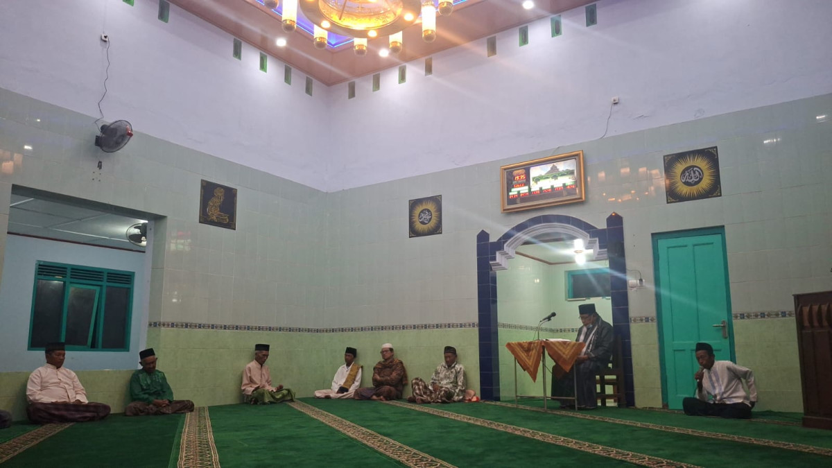 Pengajian rutin malam mi ggu legi