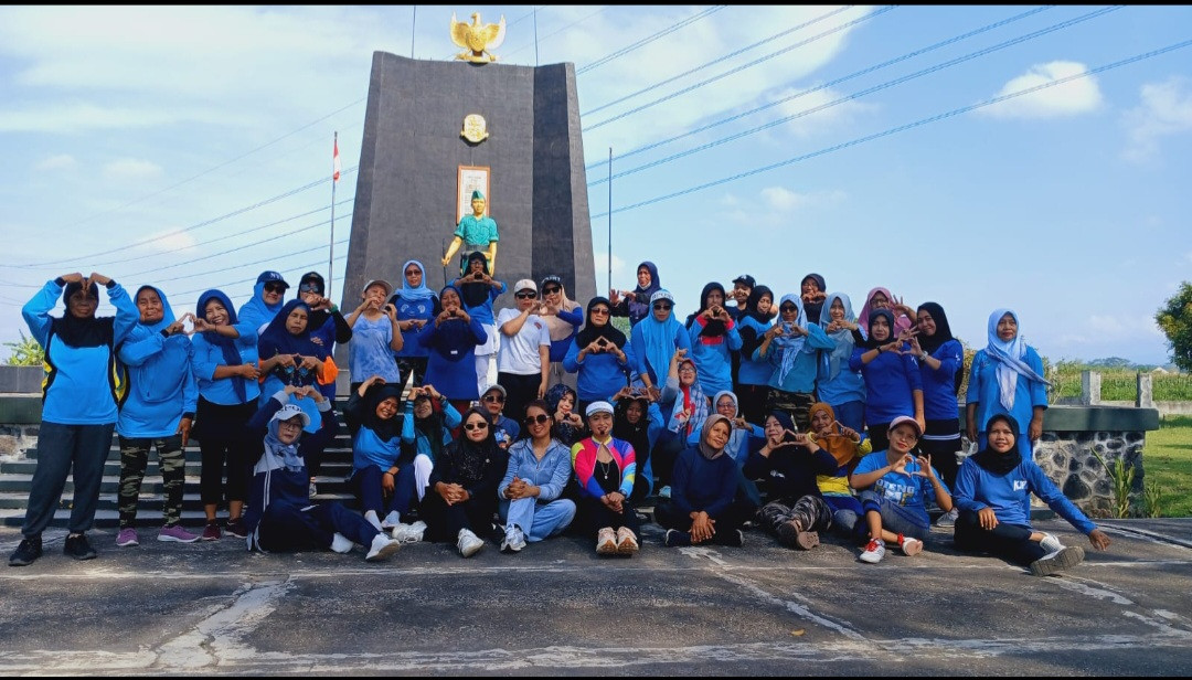 Kader Padukuhan Kalibulus mengikuti senam