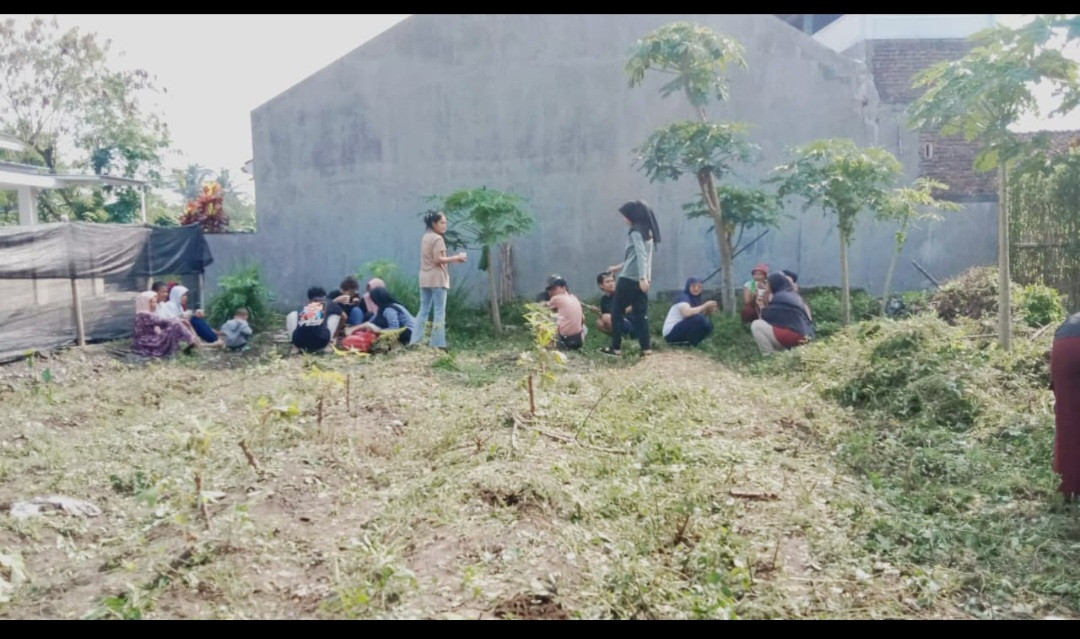 Gotong royong warga RT 03 Padukuhan Kalibulus