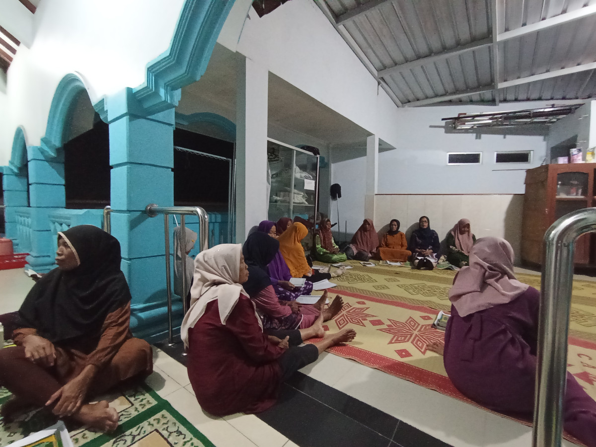 Yasinan ibu2 dusun koroulon kidul