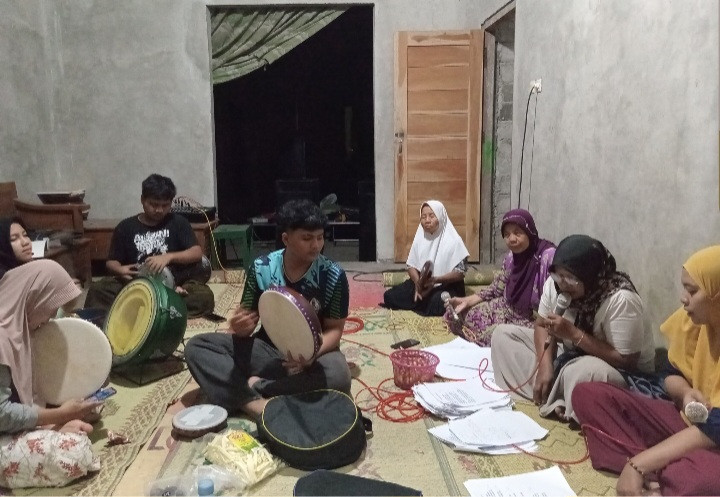 Latihan hadroh ibu-ibu tegal jaten balong