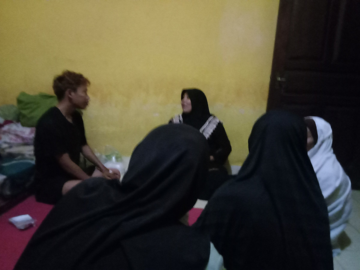 Menengok warga yg sakit cokrogaten