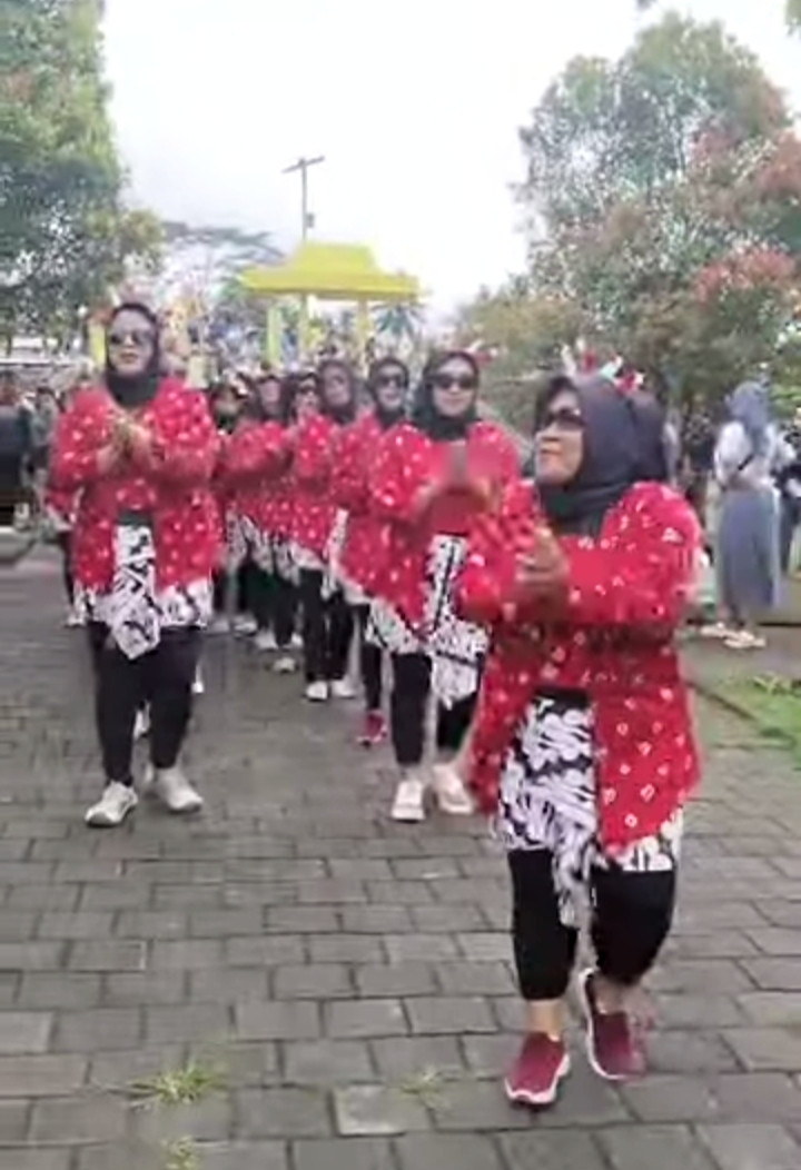 Masyarakat Kragilan kirab hari sumpah pemuda