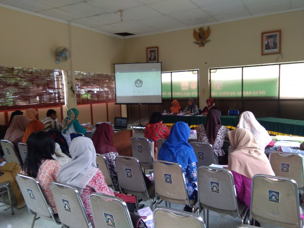 Pengarahan dari Camat Ngemplak selaku Bunda Paud Kecamatan