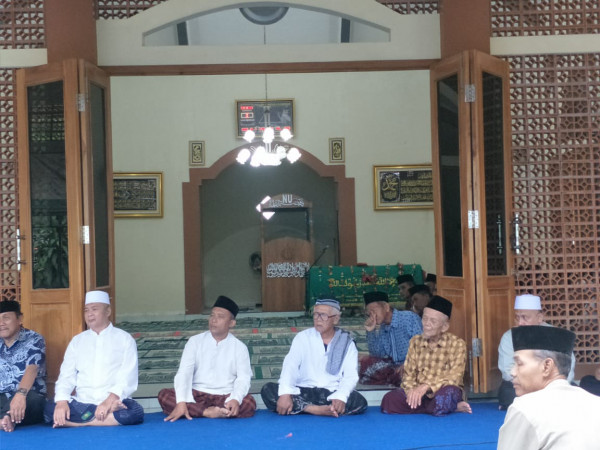 Suasana duka di rumah almarhum Bapak Kyai Haji Ahmad Dana