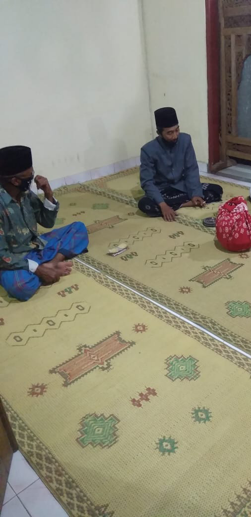 Rois Padukuhan (Nur hidayatullah) dan Tuan rumah (Sugeng Raharjo)