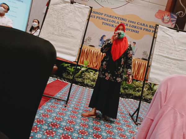 Pemaparan hasil diskusi kelompiok oleh muslimah ketua BKR Mandiri malangrejo