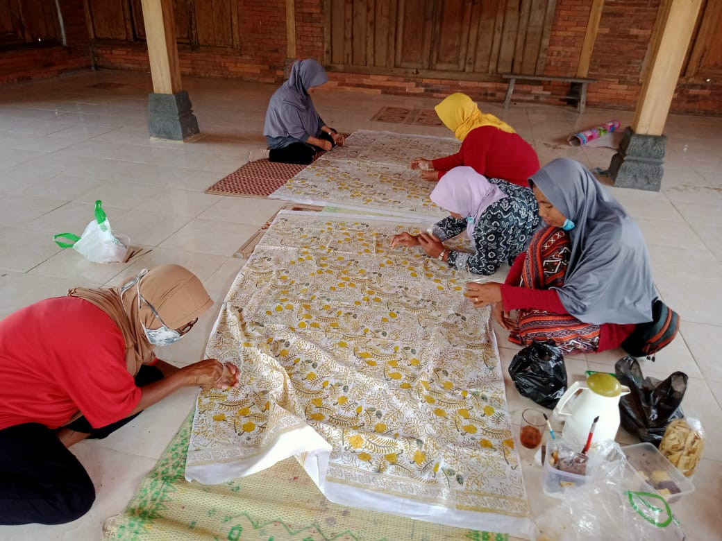 ketekunan anggota membatik