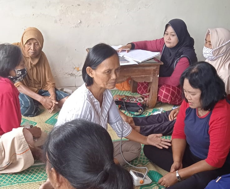 Pemeriksaan Tensi dan Penyuluhan Kesehatan Hipertensi pada Posyandu Lansia